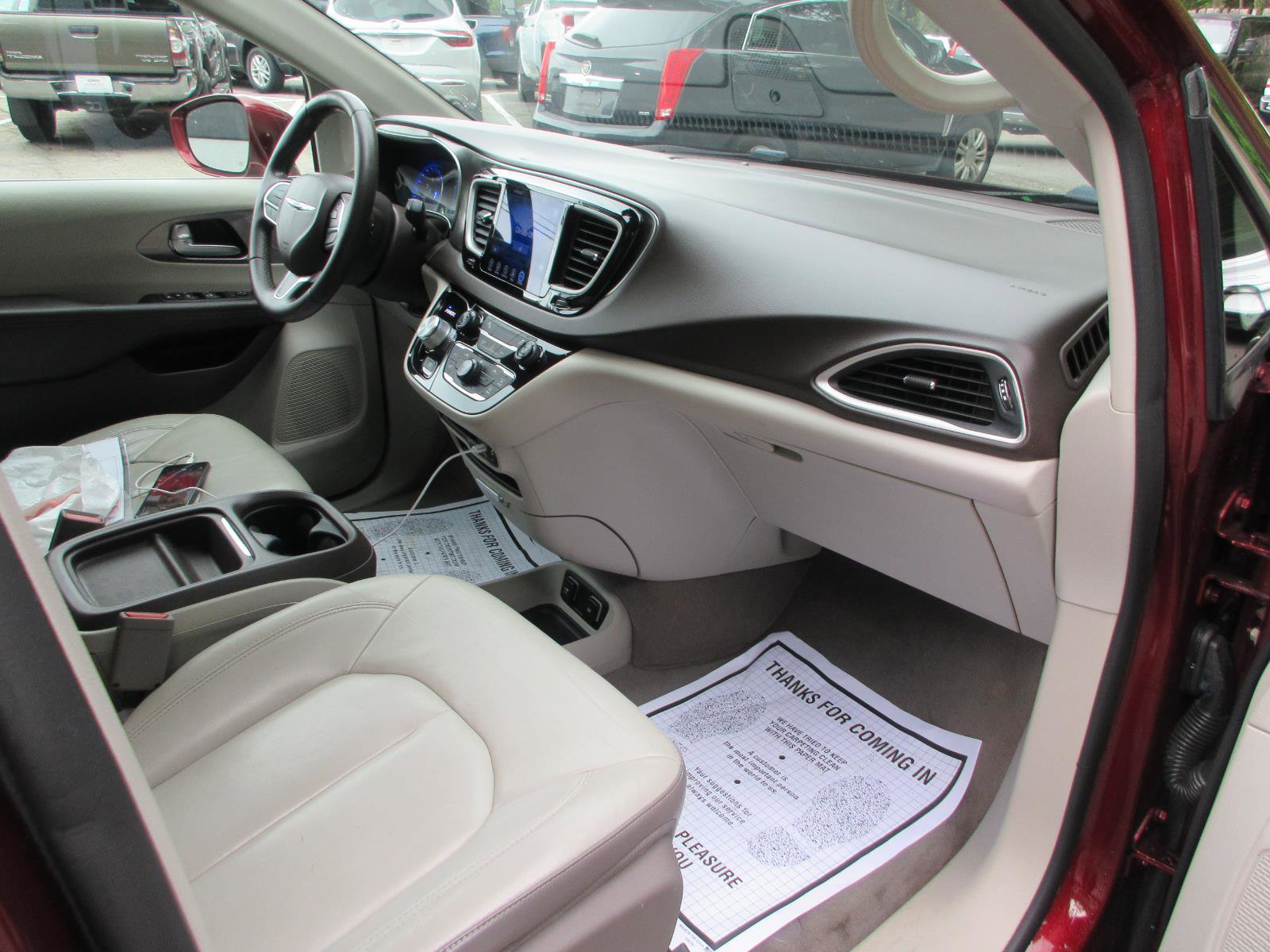 Used 2017 Chrysler Pacifica Touring-L FWD image 24
