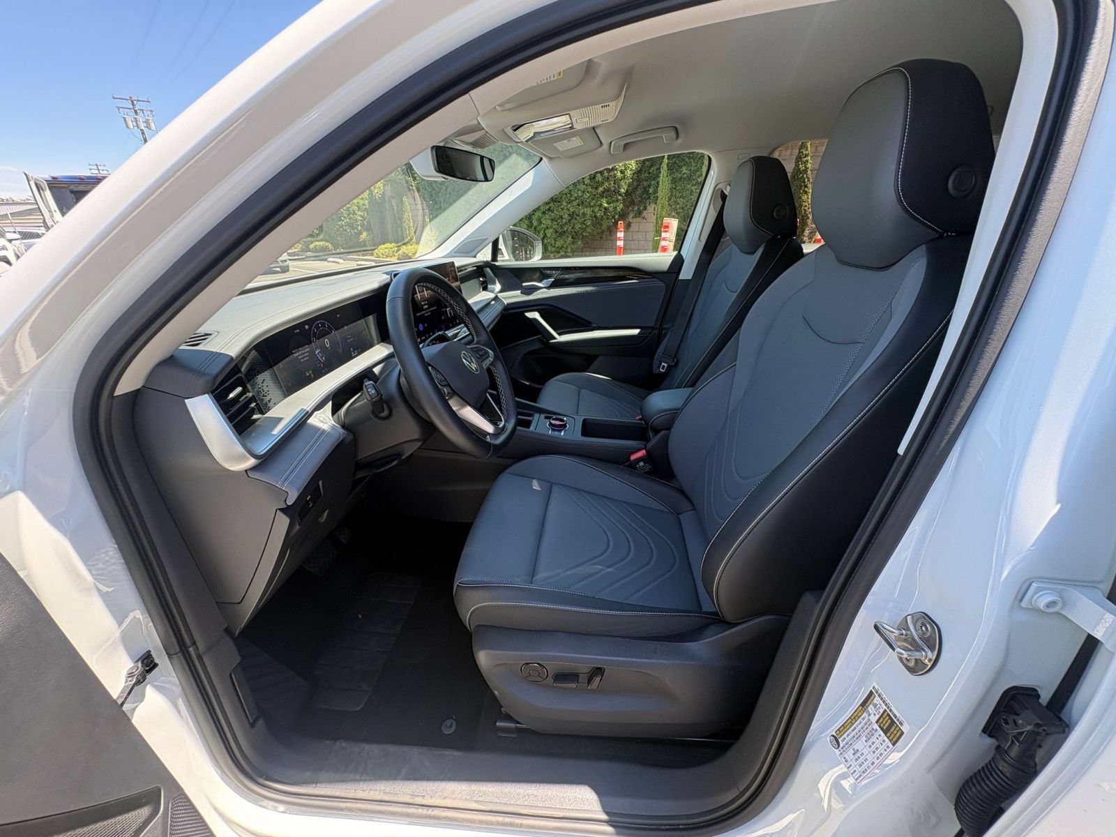 Used 2026 Volkswagen Tiguan SE AWD/4WD image 28