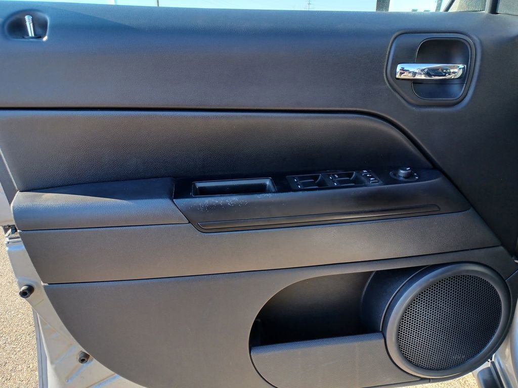 Used 2015 Jeep Patriot High Altitude image 12