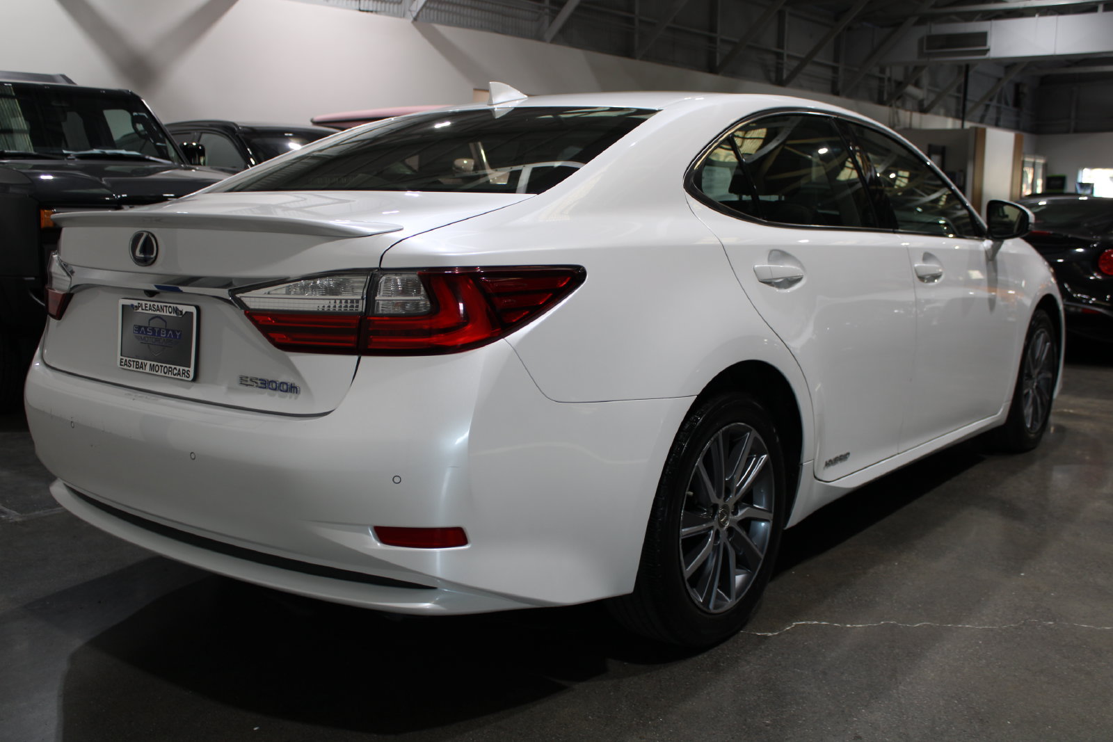Used 2018 Lexus ES 300h w/ Navigation Package FWD image 10
