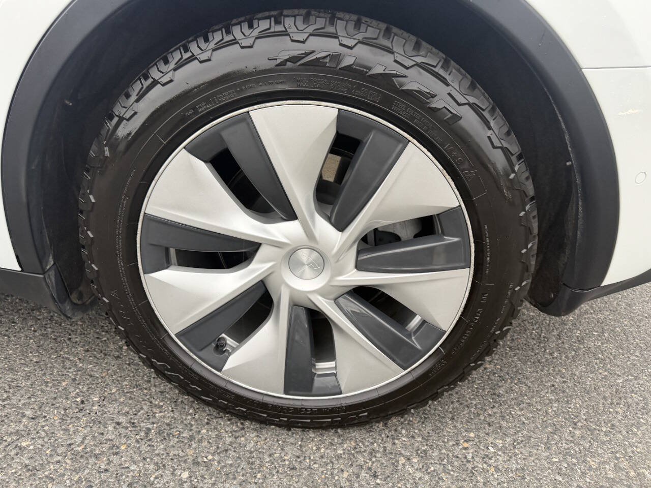 Used 2021 Tesla Model Y Long Range AWD/4WD image 13