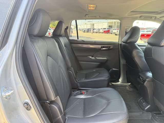 Used 2023 Toyota Highlander Limited FWD image 33