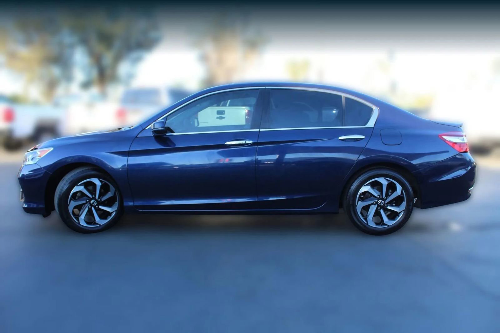 Used 2016 Honda Accord EX image 2