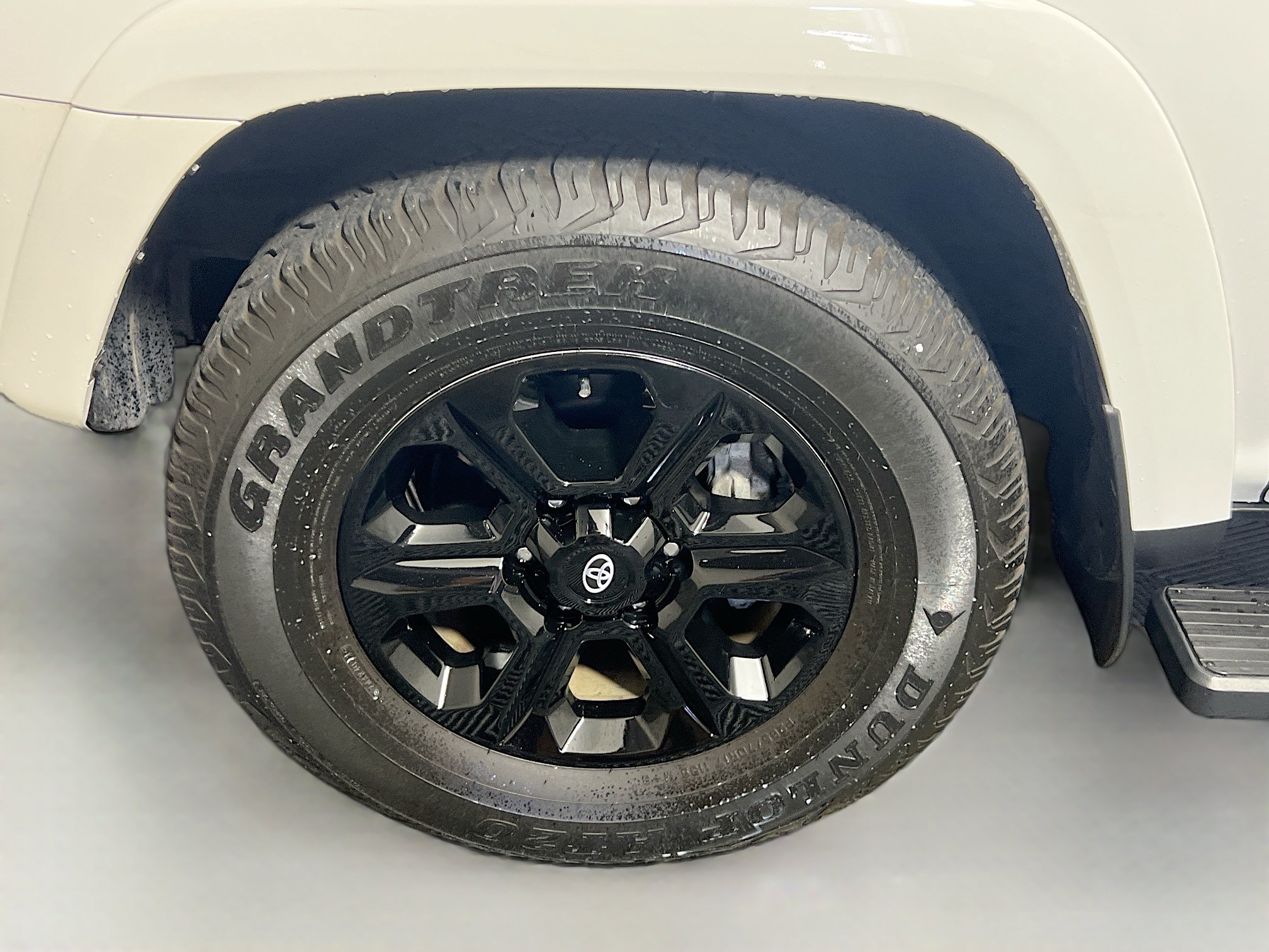 Used 2024 Toyota 4Runner SR5 Premium w/ Moonroof Package RWD image 13