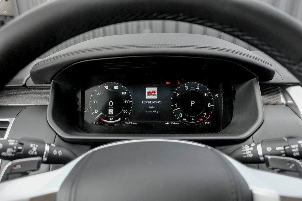 Used 2025 Land Rover Discovery Metropolitan Edition image 11