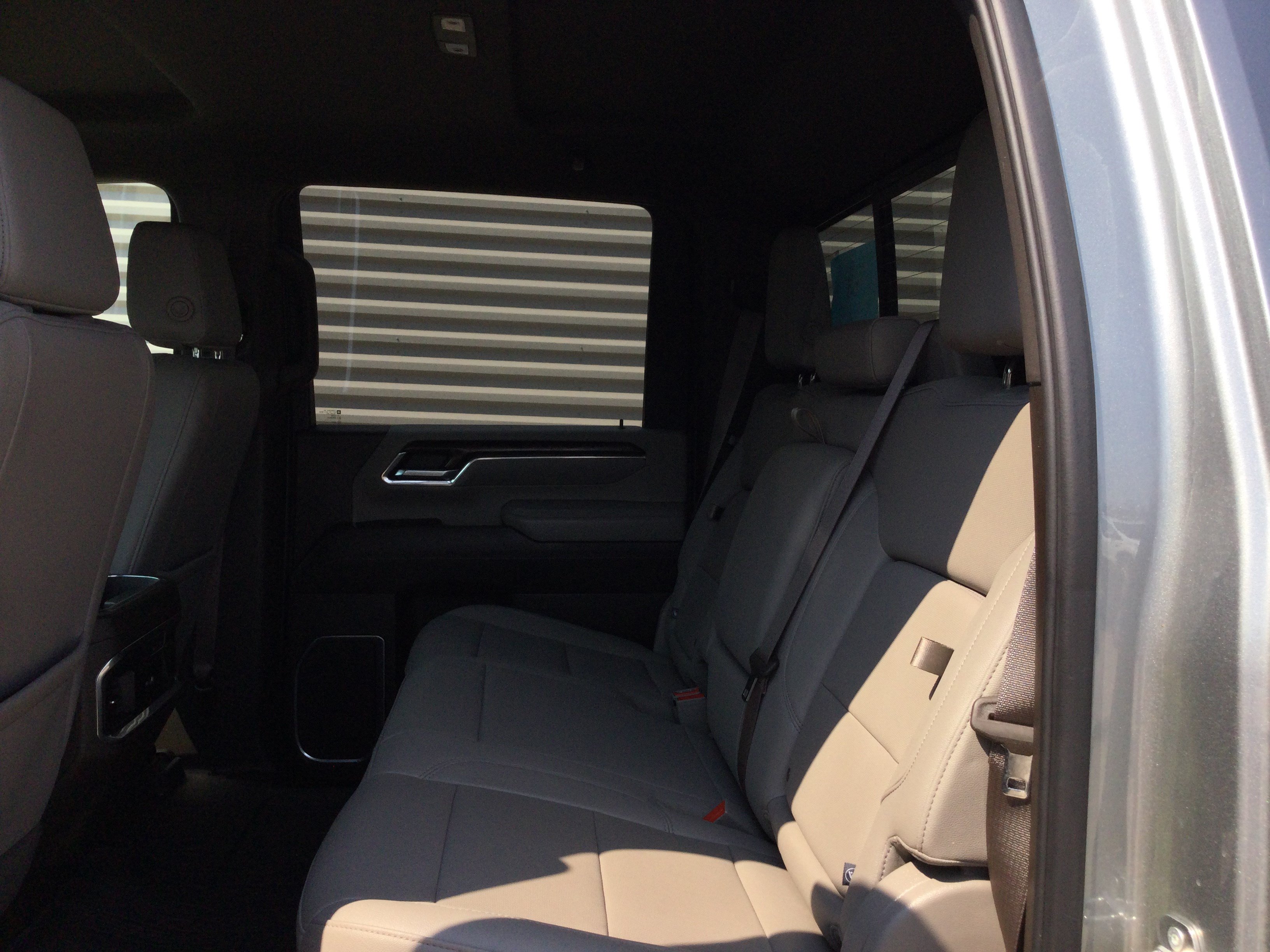 Used 2024 GMC Sierra 3500 SLT w/ SLT Premium Package AWD/4WD image 11
