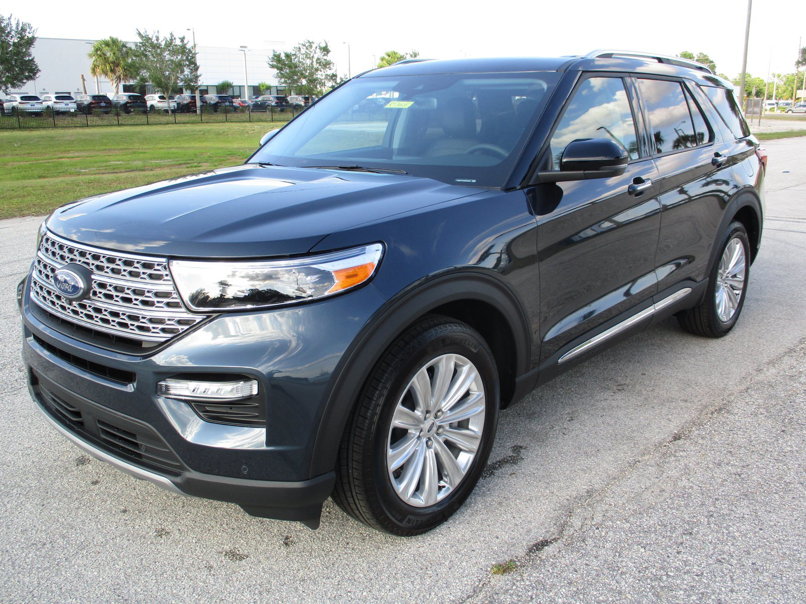 New 2024 Ford Explorer Limited w/ Equipment Group 301A RWD image 3