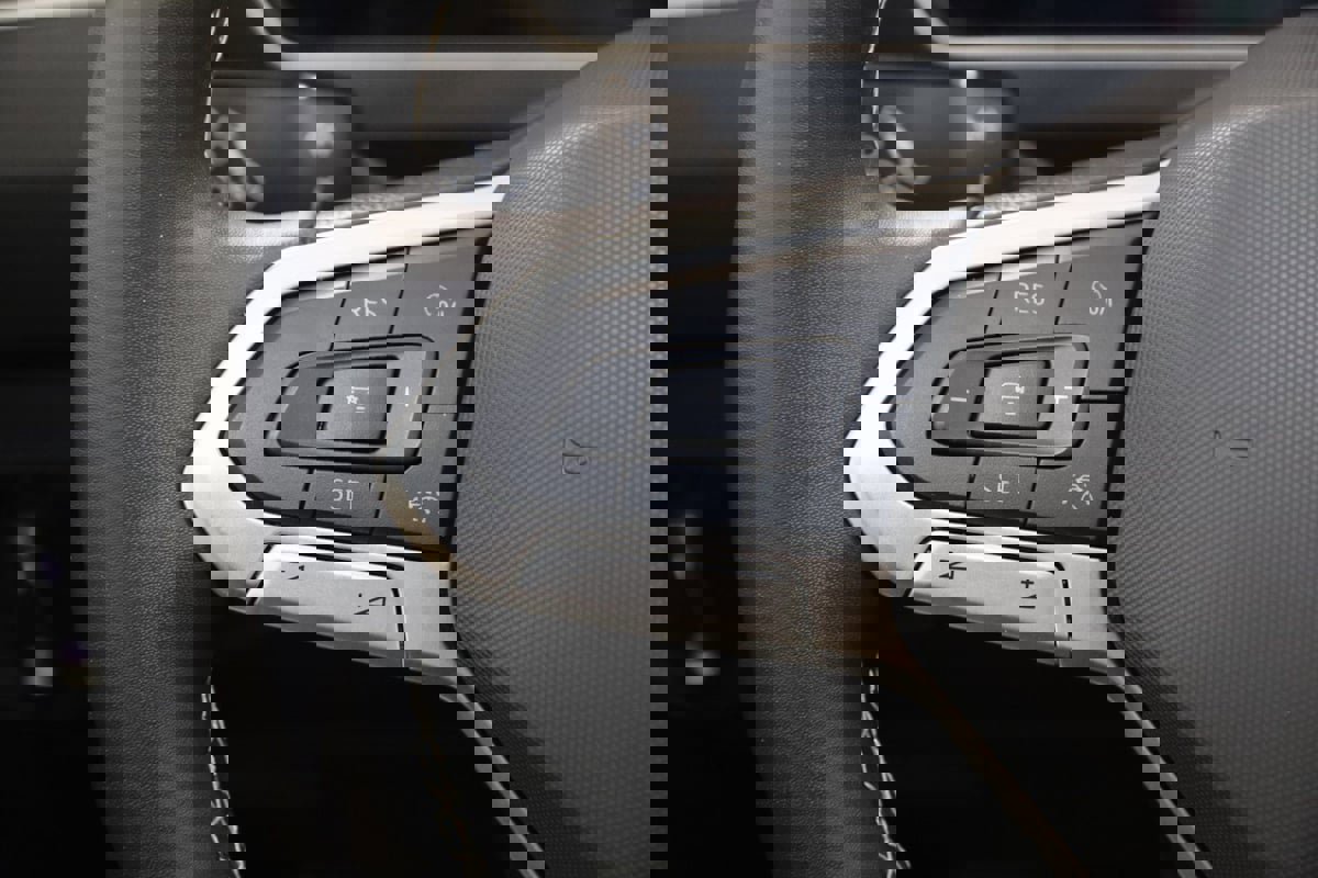 Used 2024 Volkswagen Tiguan SE image 35