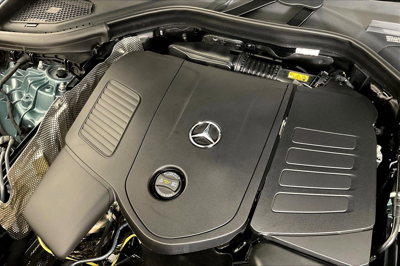 Used 2025 Mercedes-Benz GLC 350e 4MATIC image 31