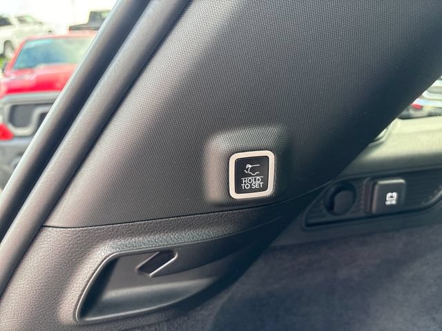 Used 2023 Jeep Grand Cherokee Overland AWD/4WD image 24
