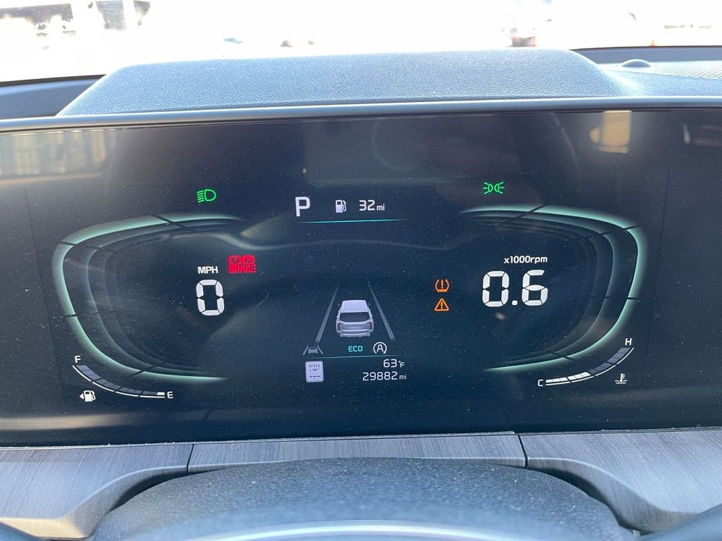 Used 2024 Kia Telluride EX w/ EX Captain's Chair Package image 6