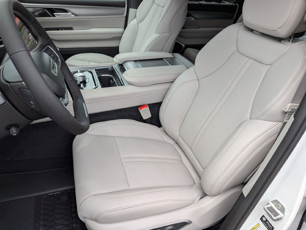 New 2026 Jeep Grand Wagoneer Limited AWD/4WD image 15