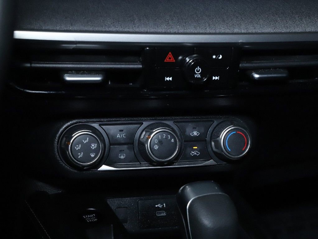 Certified 2025 Nissan Kicks SV image 24