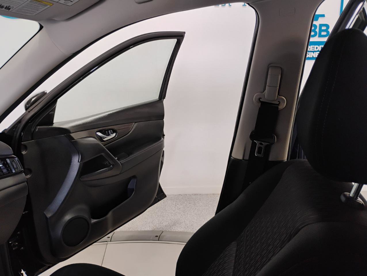 Used 2019 Nissan Rogue SV FWD image 32