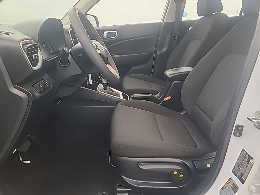 Used 2024 Hyundai Venue SE FWD image 24