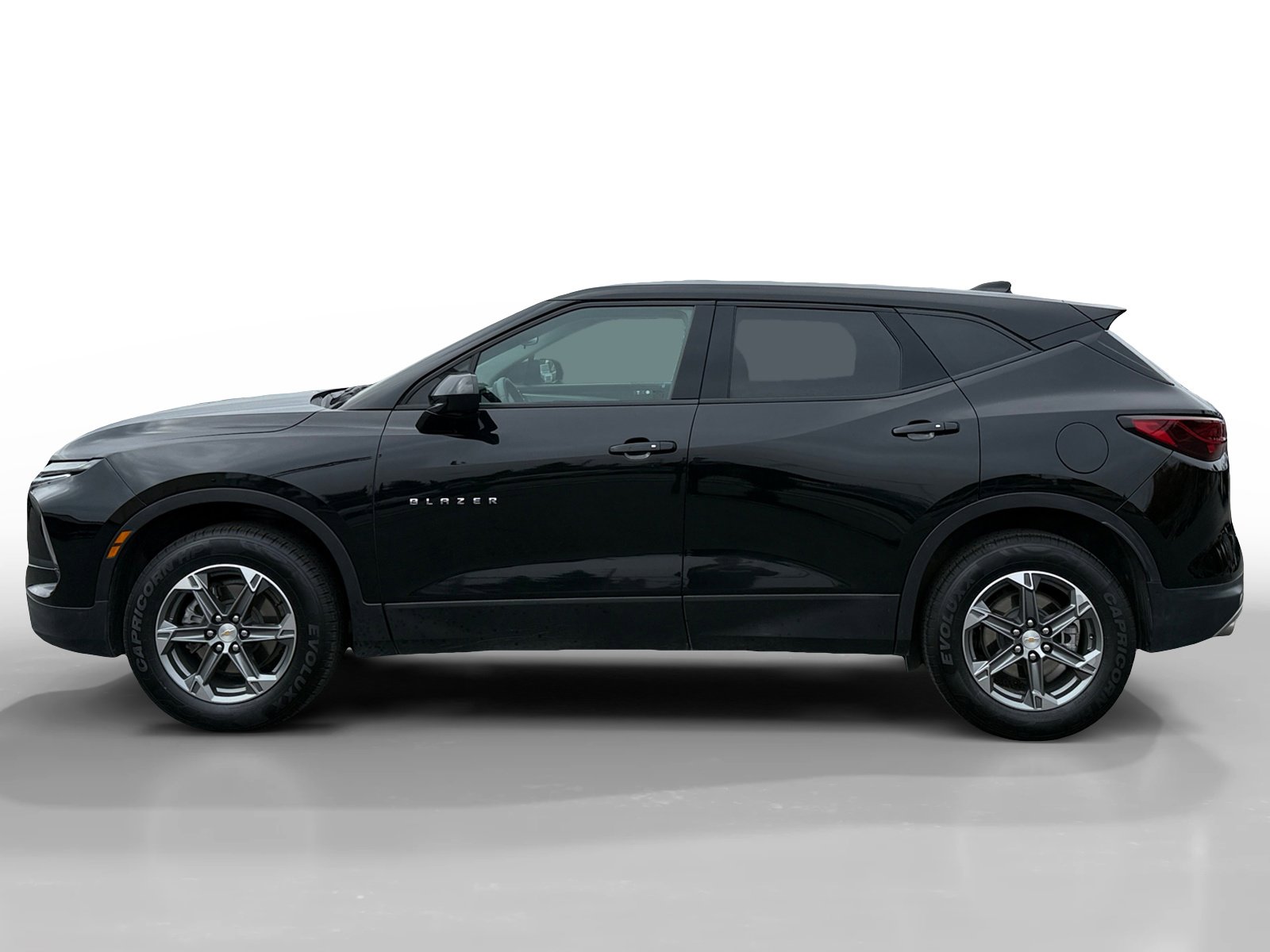 Used 2023 Chevrolet Blazer LT image 2