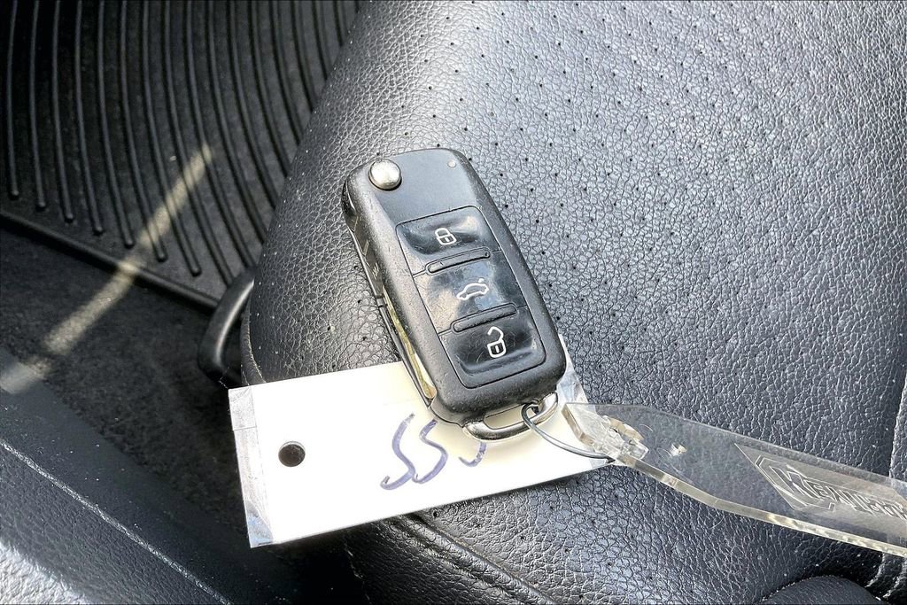 Used 2016 Volkswagen Jetta SEL image 35