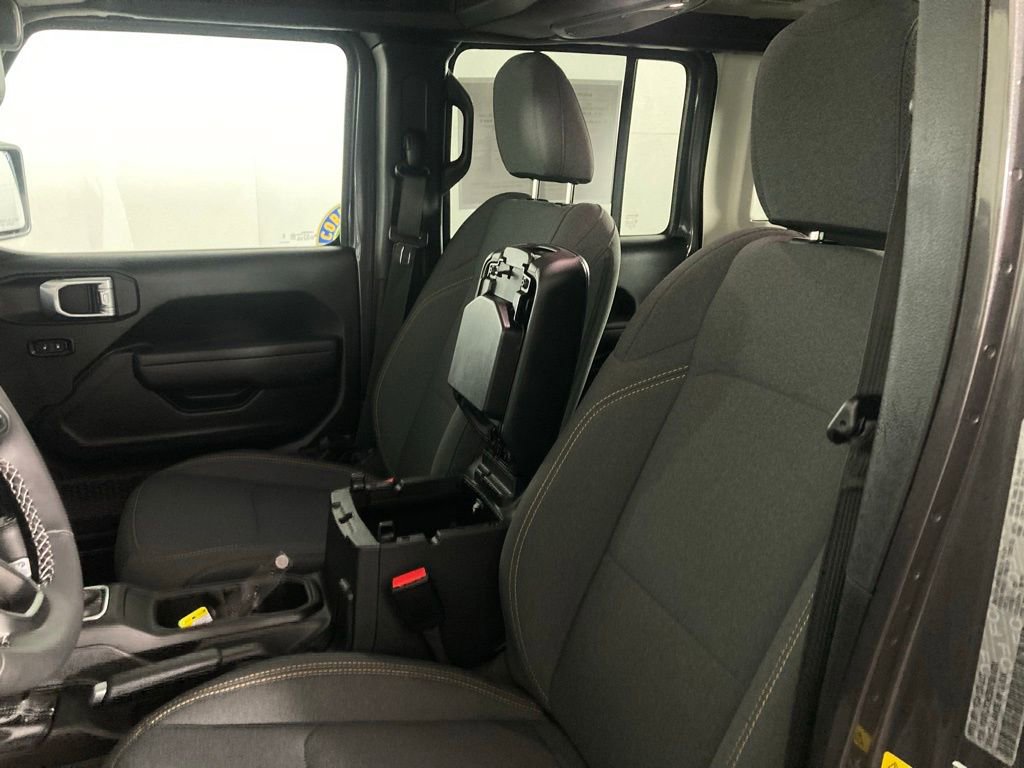 Used 2025 Jeep Wrangler Sport S image 10