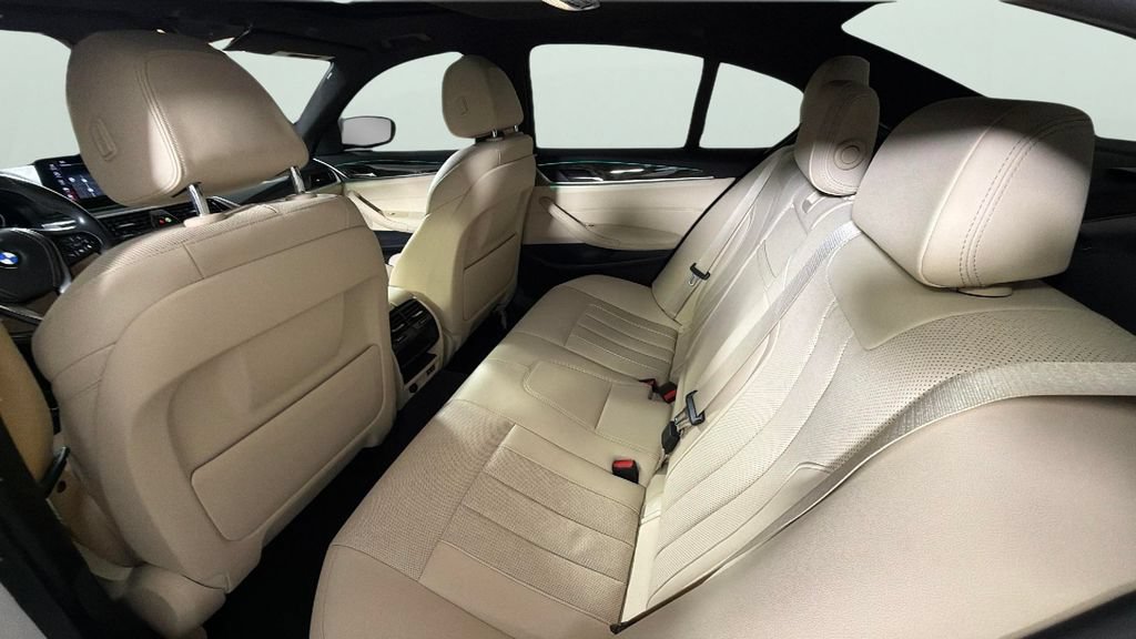 Used 2021 BMW 530i w/ Convenience Package RWD image 24