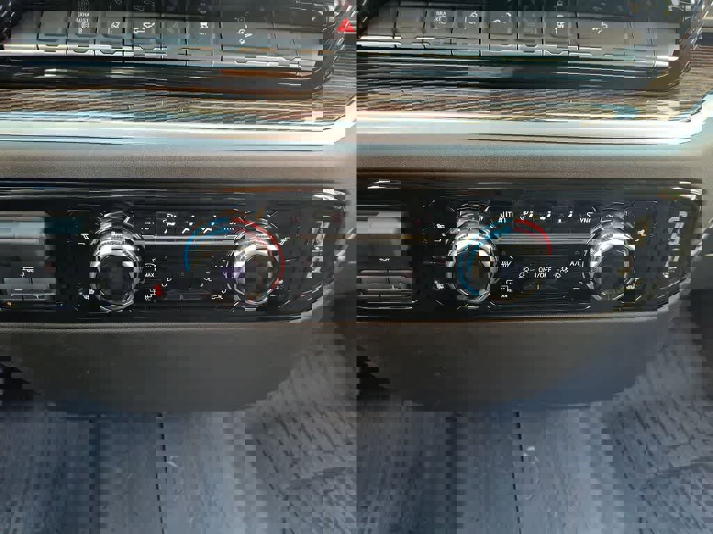 Used 2025 GMC Sierra 3500 SLE w/ SLE Value Package image 19