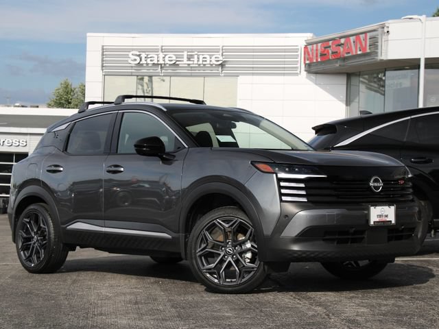 Used 2025 Nissan Kicks SR AWD/4WD image 1