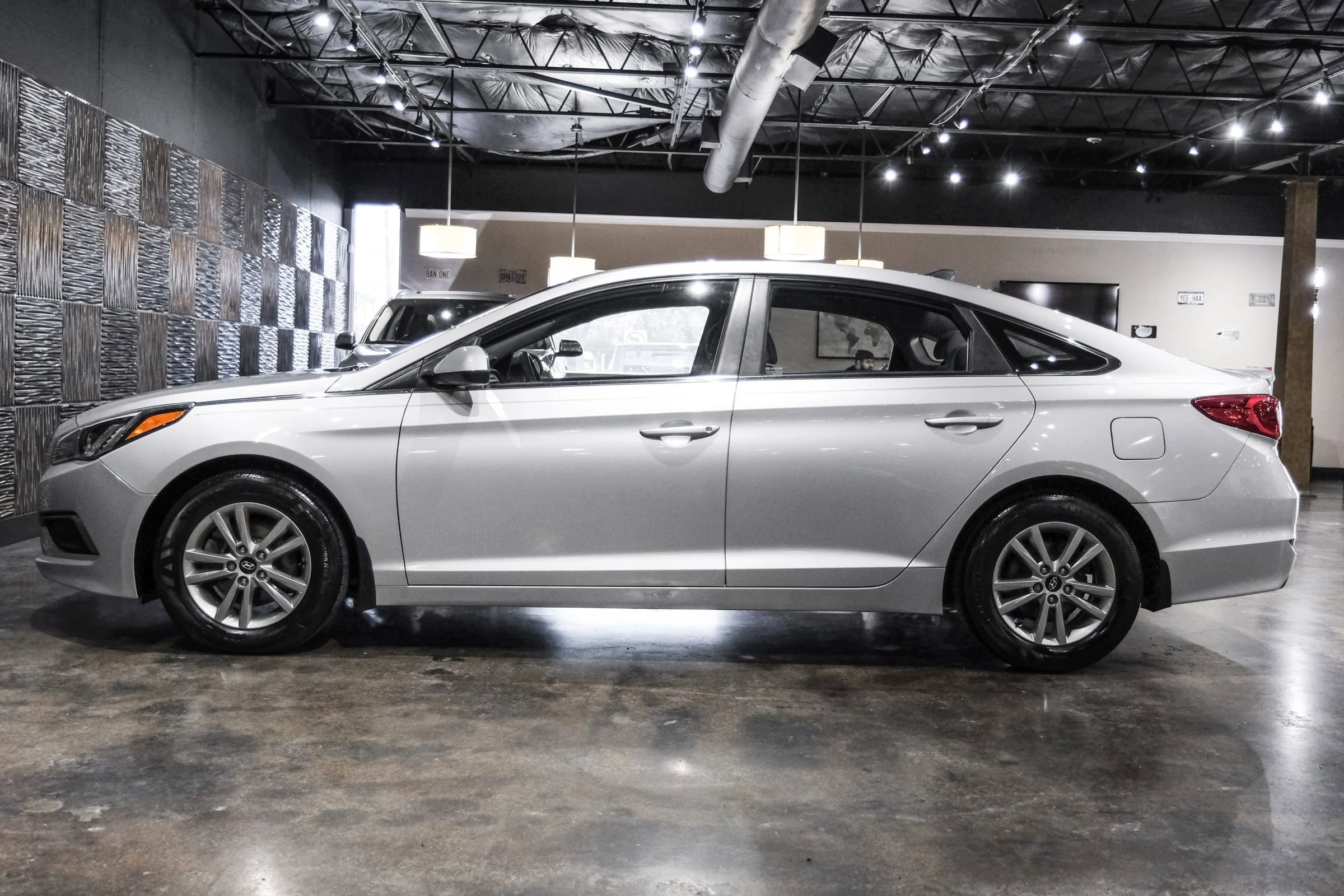 Used 2016 Hyundai Sonata SE FWD image 11