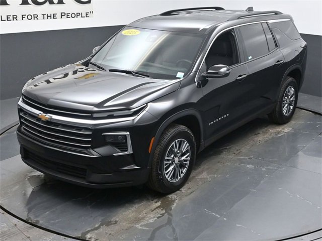 Used 2025 Chevrolet Traverse LT image 46