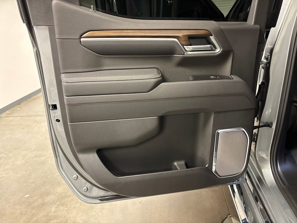 Certified 2026 Chevrolet Silverado 1500 High Country w/ Technology Package image 34