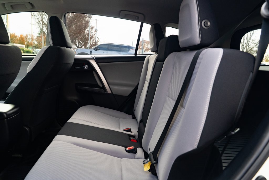 Used 2018 Toyota RAV4 XLE image 19