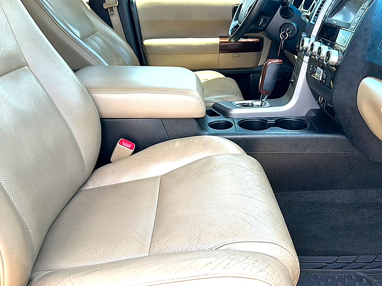 Used 2013 Toyota Sequoia Platinum RWD image 27