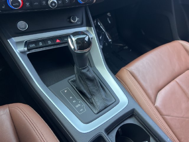 Used 2020 Audi Q3 2.0T Premium w/ Convenience Package AWD/4WD image 24