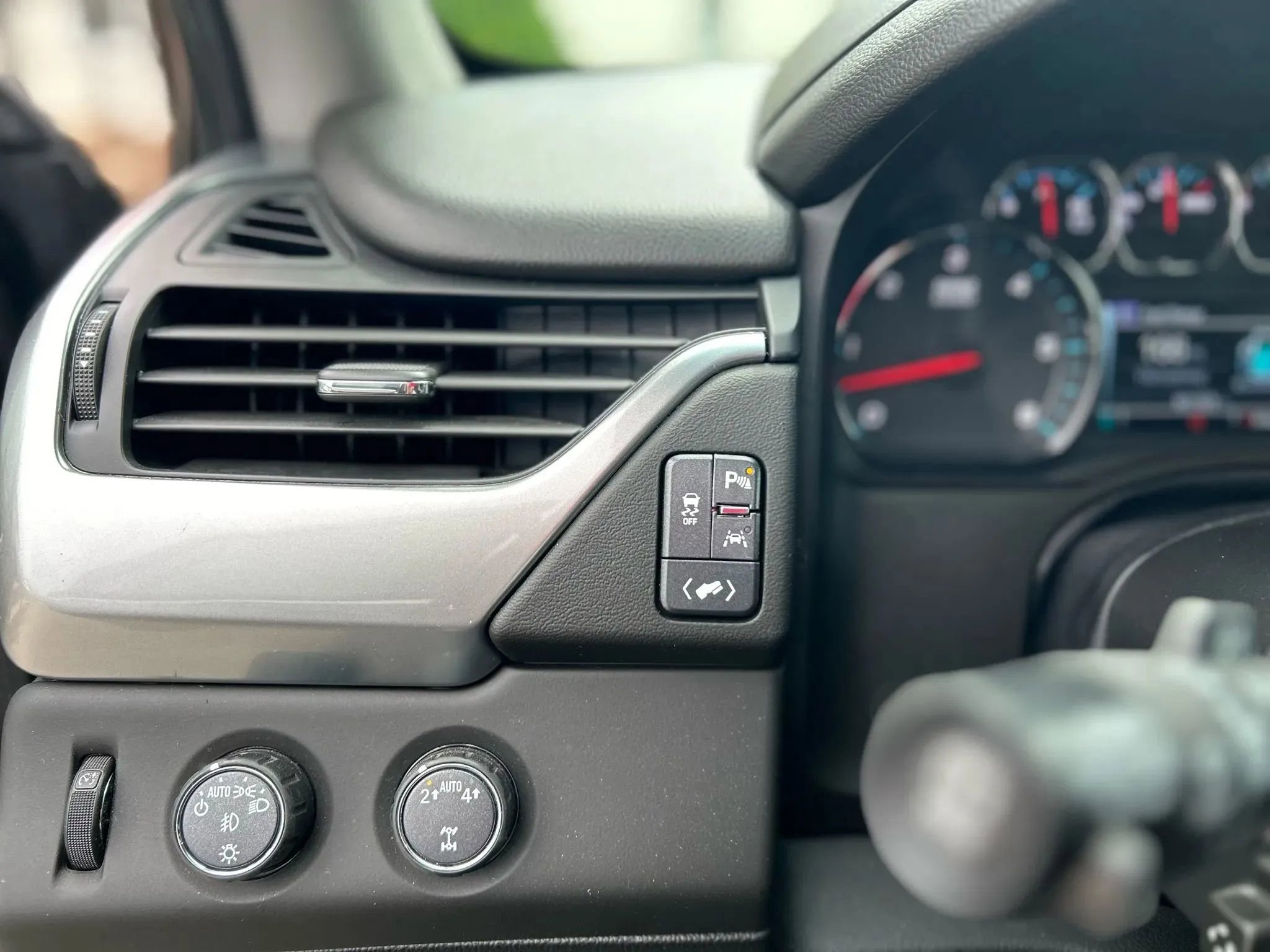 Used 2019 Chevrolet Tahoe LT image 15