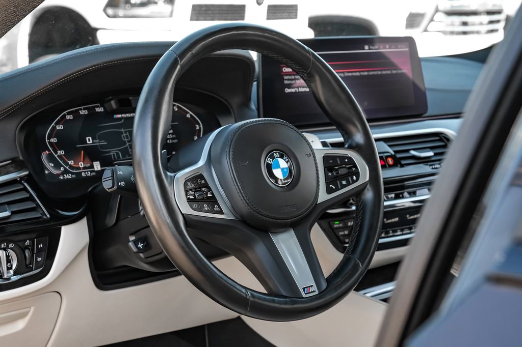 Used 2023 BMW M550i xDrive w/ Dynamic Handling Package AWD/4WD image 13