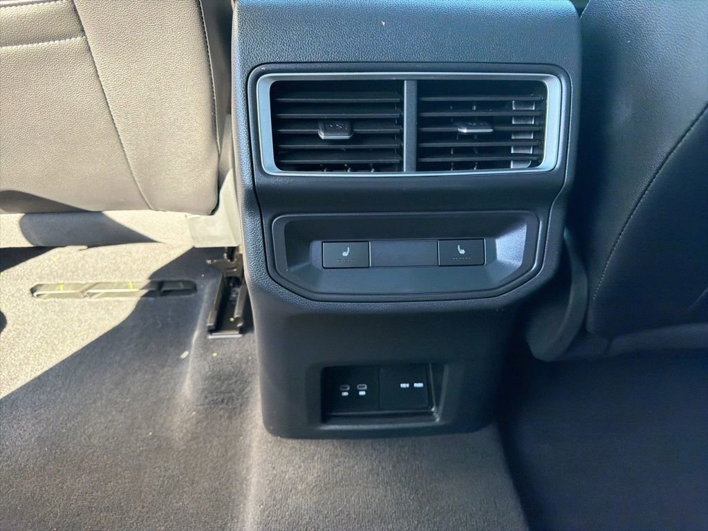 Used 2025 Volkswagen Atlas Cross Sport SEL R-Line image 35