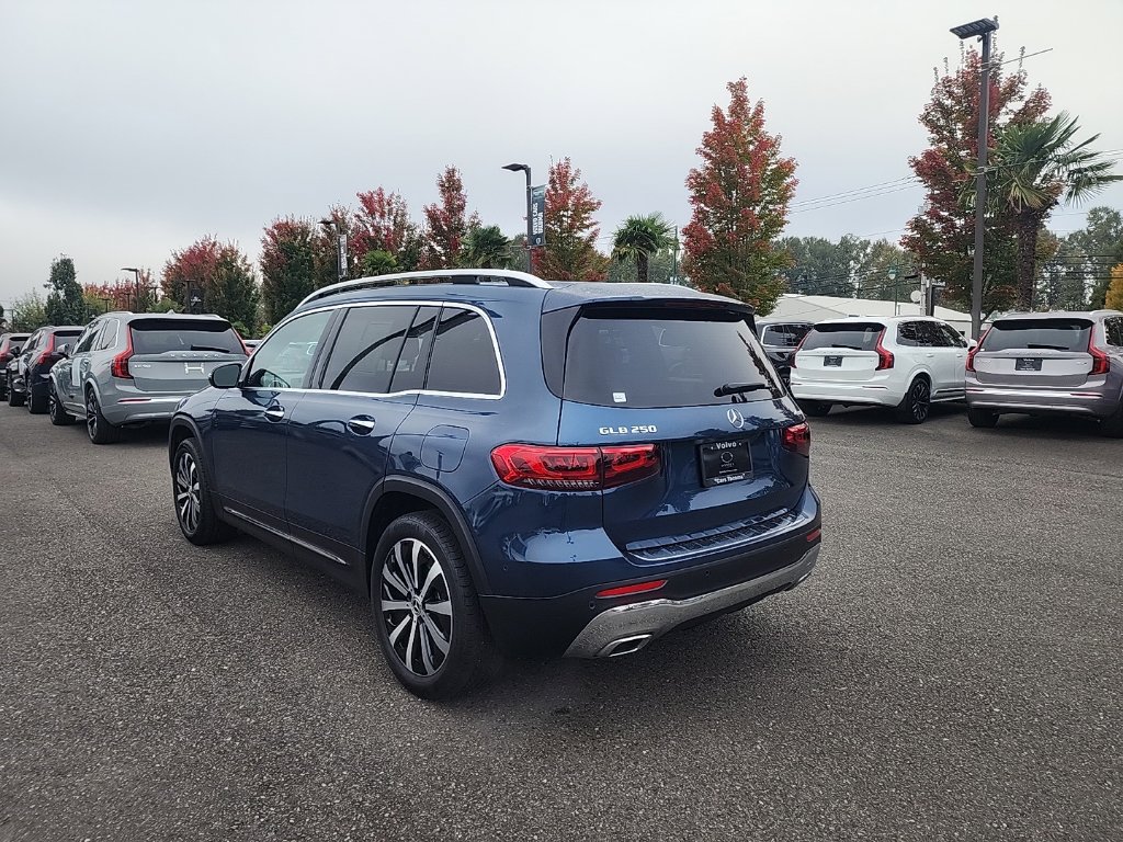 Used 2022 Mercedes-Benz GLB 250 4MATIC w/ Premium Package Lite image 3