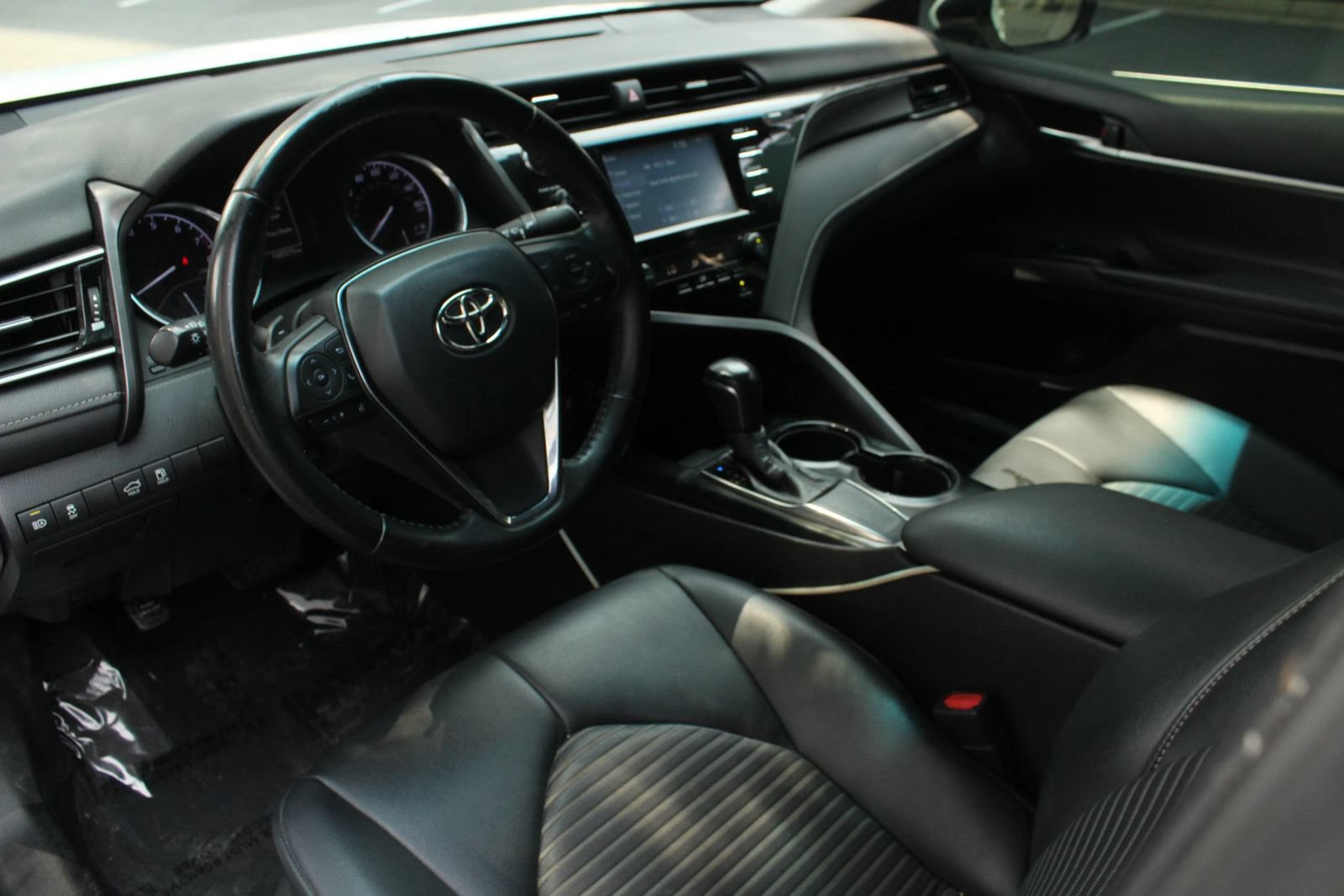 Used 2019 Toyota Camry SE FWD image 12
