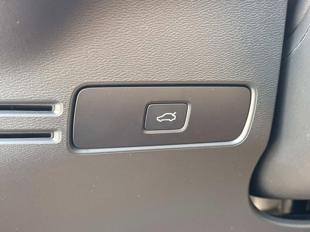 New 2026 Volvo XC40 B5 Plus w/ Protection Package Premier image 27