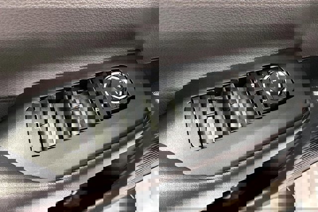 Used 2025 Toyota Prius XLE image 40