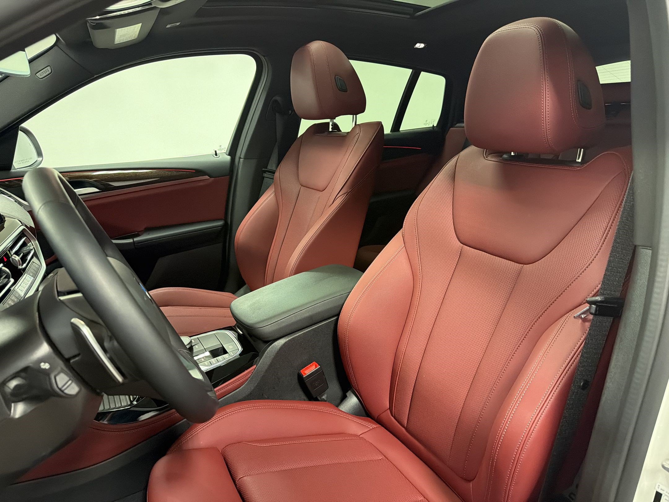 Certified 2025 BMW X4 xDrive30i AWD/4WD image 5