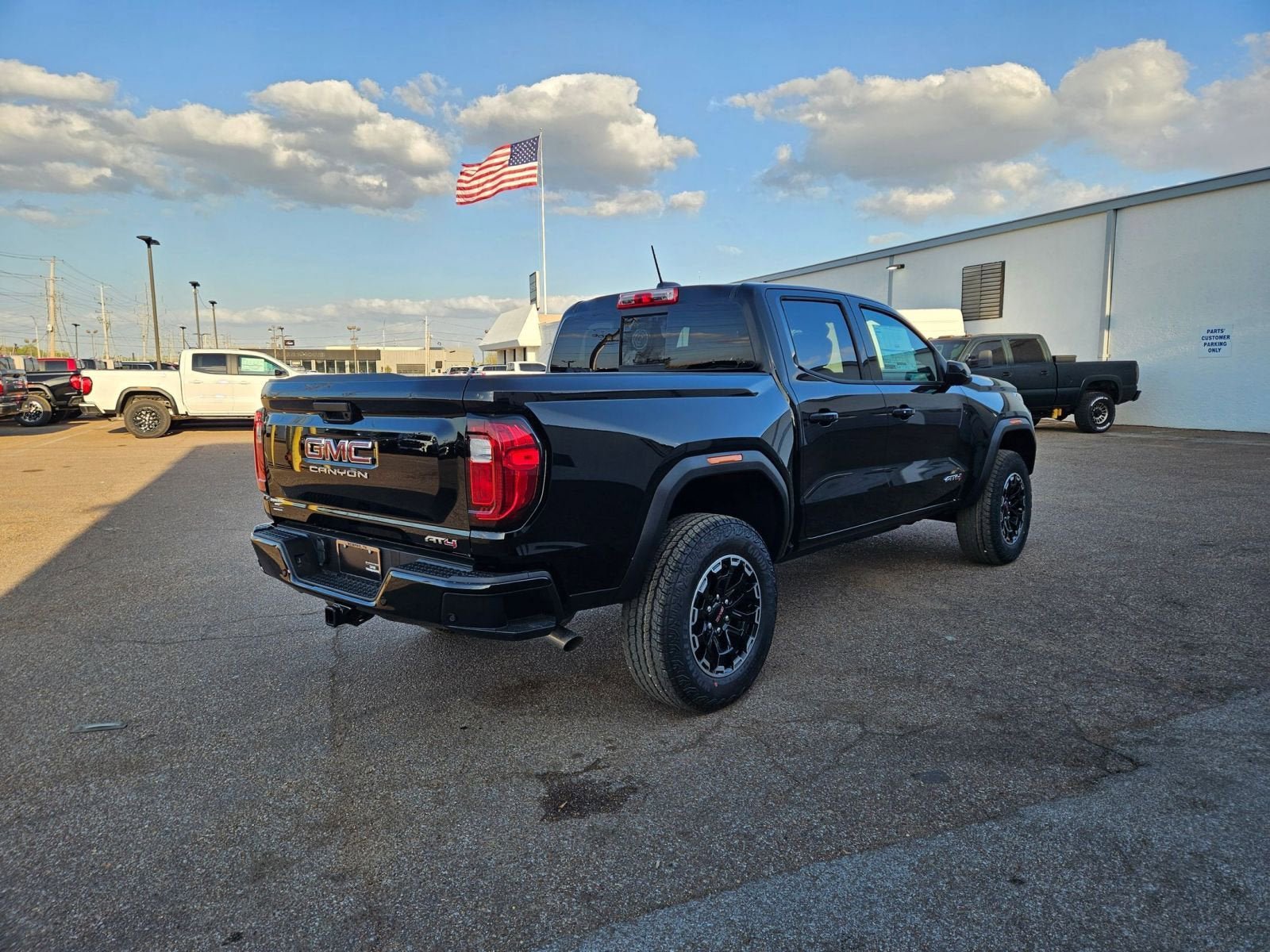 New 2026 GMC Canyon AT4 AWD/4WD image 6