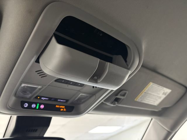 Used 2024 GMC Terrain SLT image 59