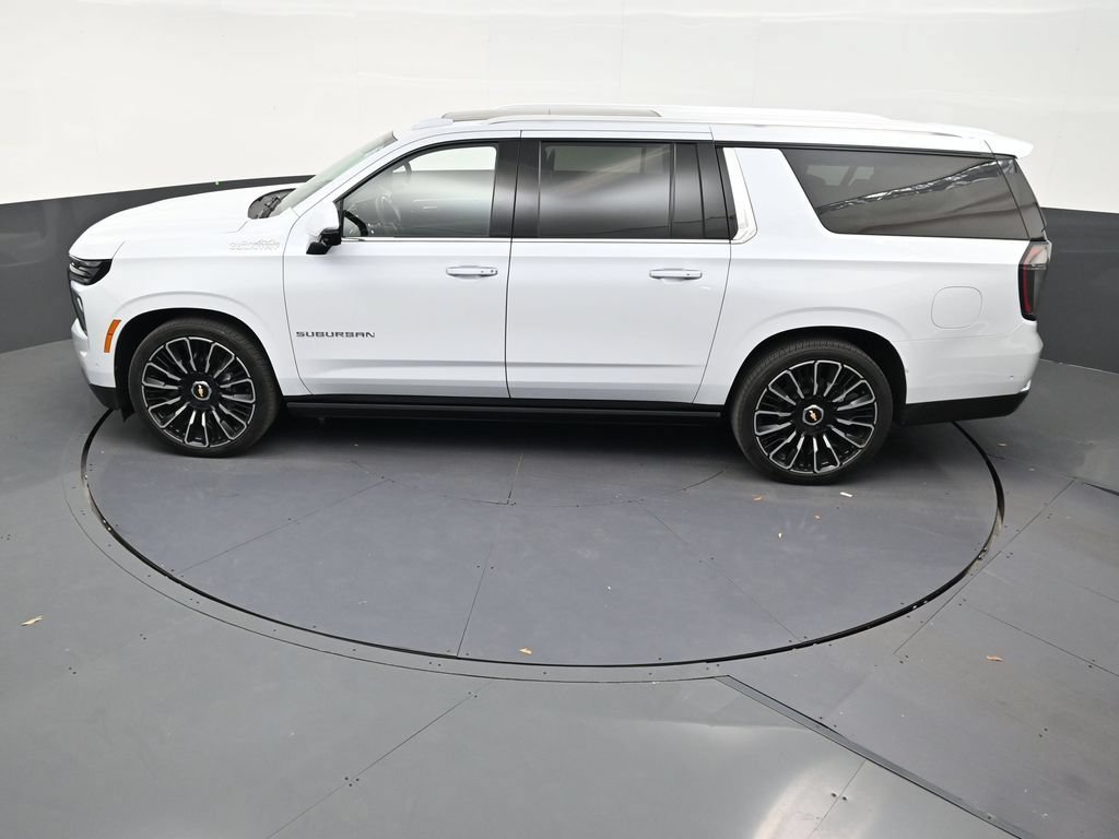 Used 2026 Chevrolet Suburban High Country AWD/4WD image 12