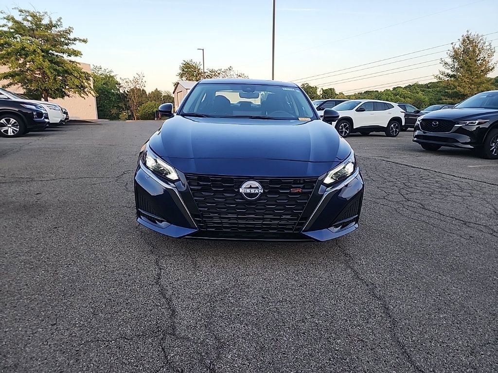 Used 2023 Nissan Altima 2.0 SR FWD image 4