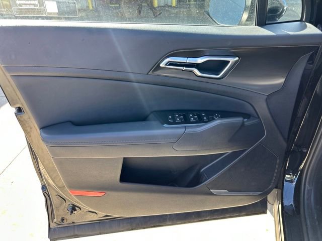 Used 2025 Kia Sportage EX image 11