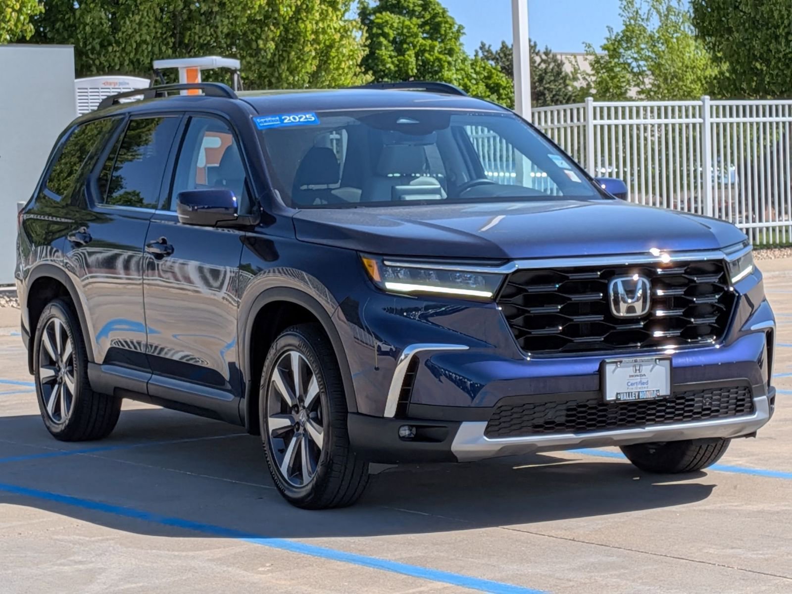 Certified 2025 Honda Pilot Touring image 4