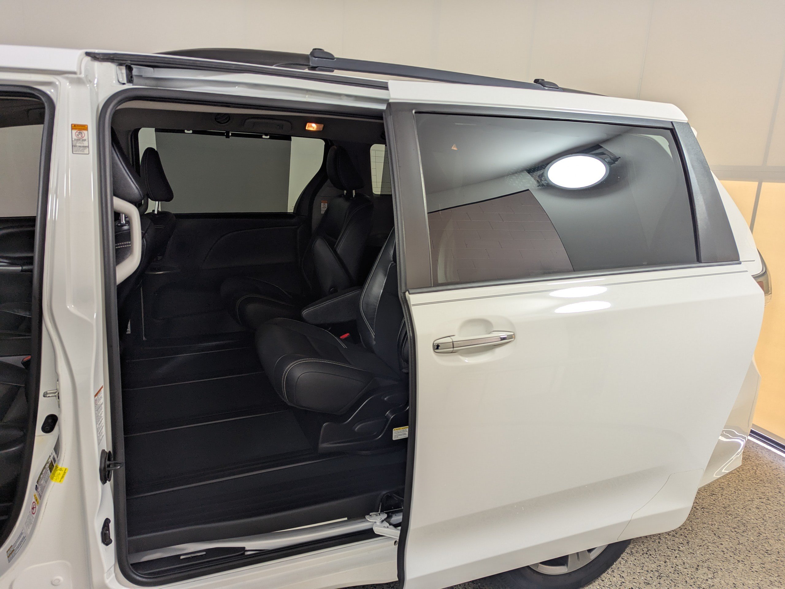 Used 2019 Toyota Sienna SE w/ SE Preferred Package AWD/4WD image 15