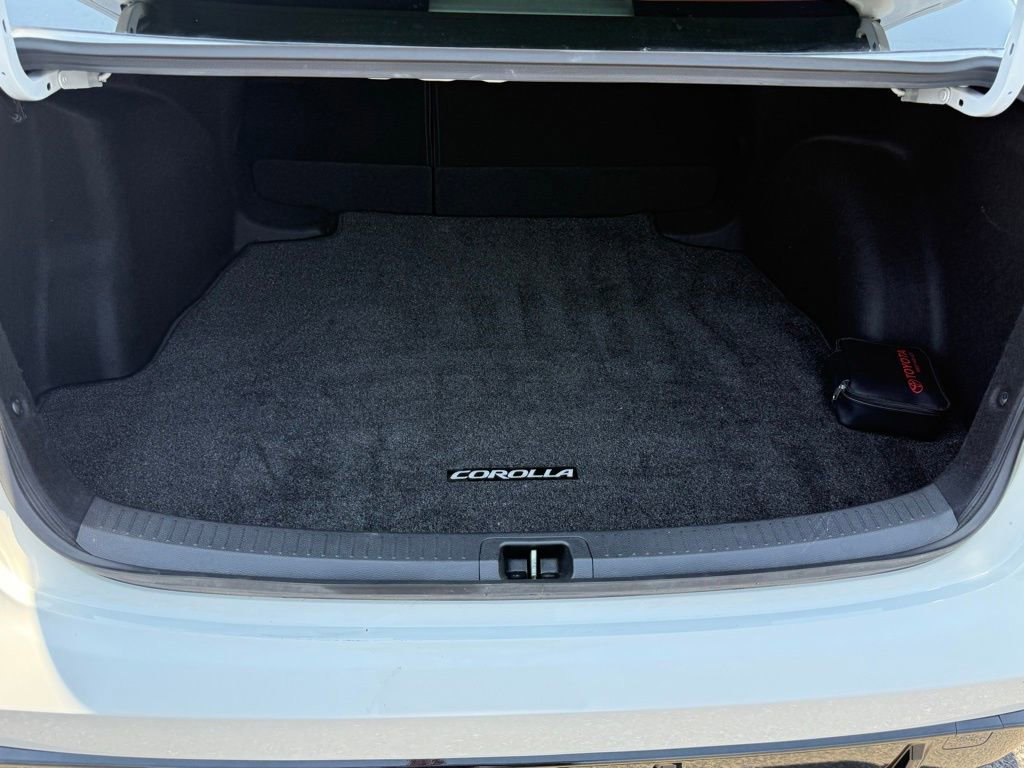 Used 2024 Toyota Corolla SE w/ SE Premium Package image 18
