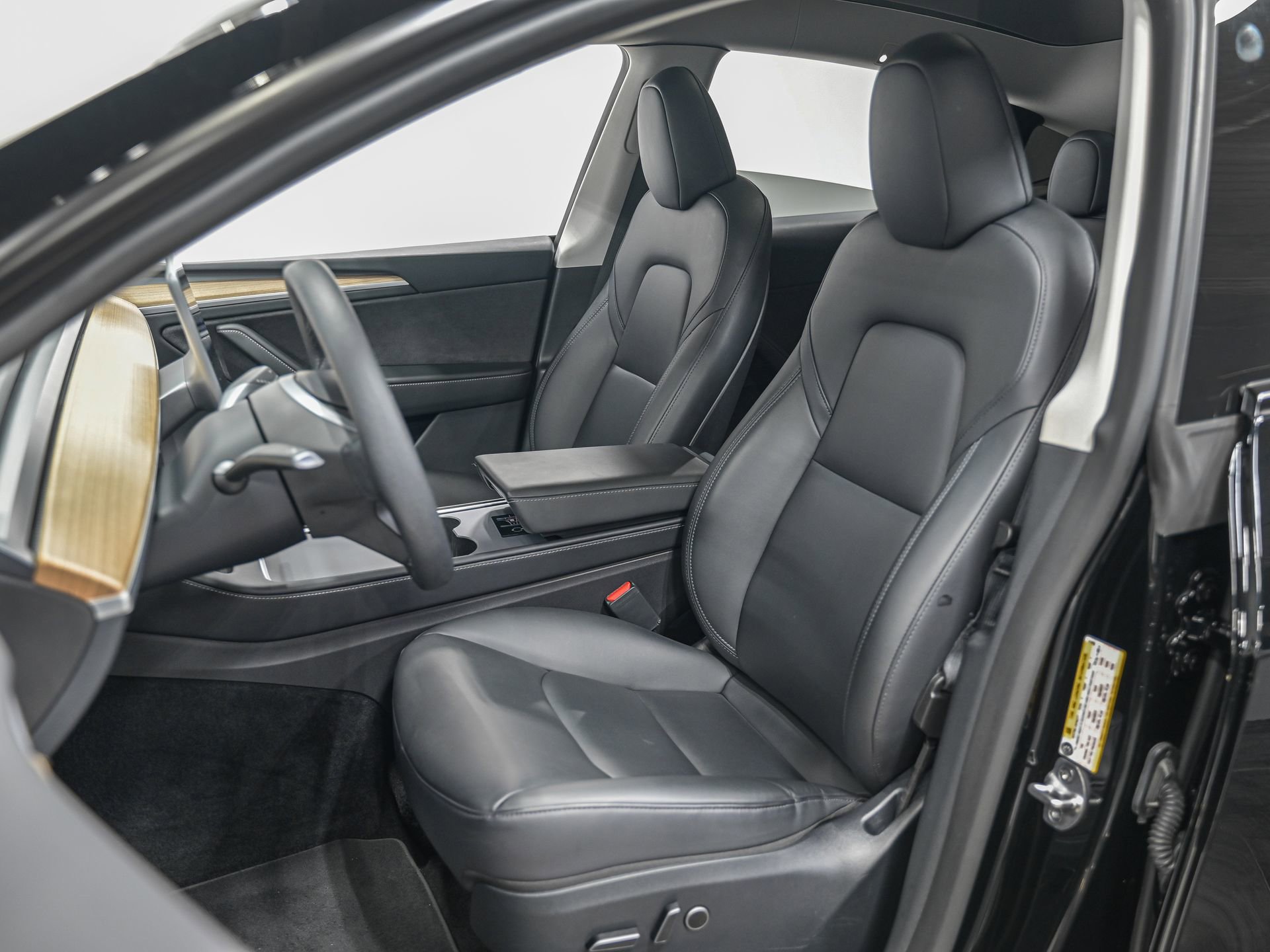 Used 2023 Tesla Model Y Long Range image 17