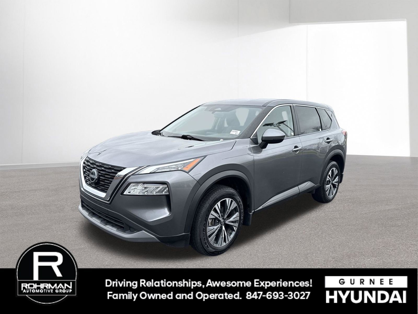 Used 2023 Nissan Rogue SV image 3