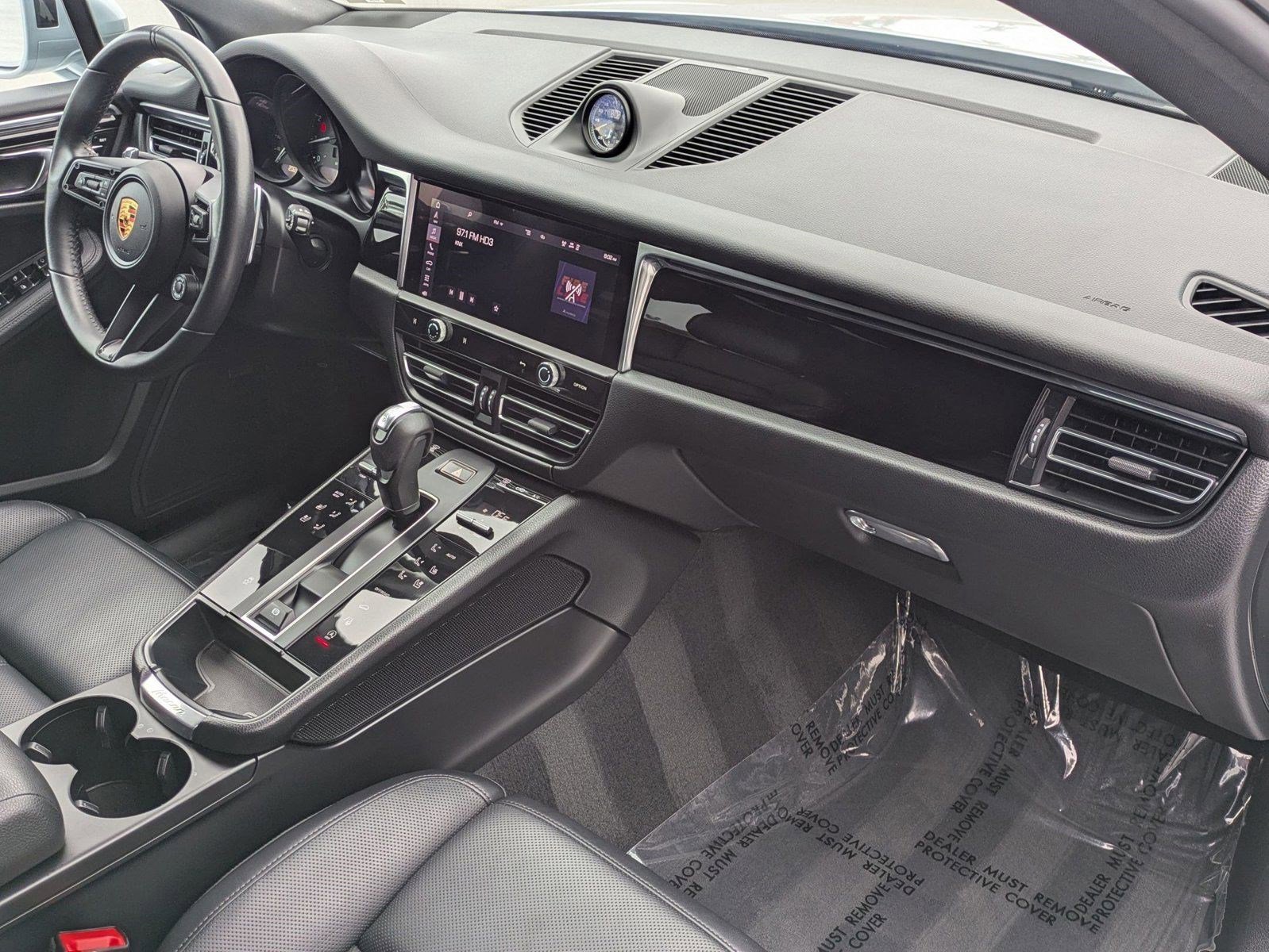 Certified 2024 Porsche Macan image 23